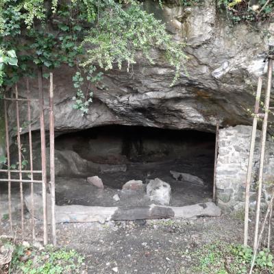 Entrée de la grotte du Chauveau